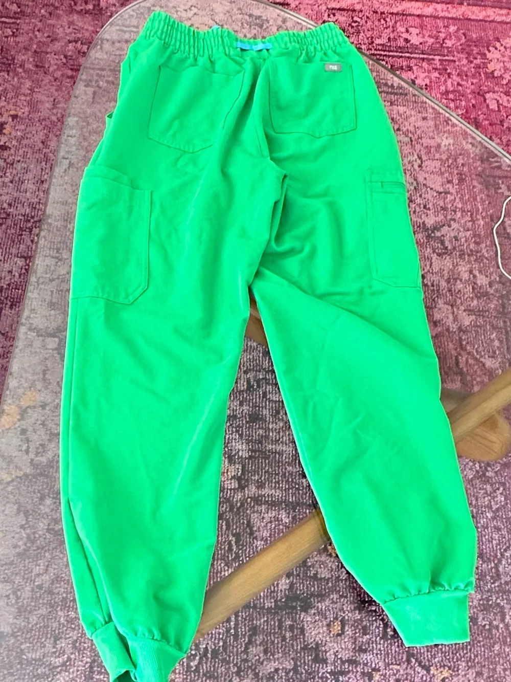 FIGS Emerald Green Scrub Set M – Rafaela Top + Uman Joggers